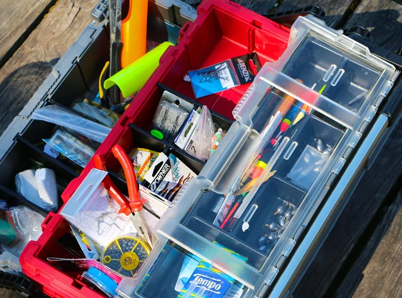 Accesorios eging: sacaderas, luces y cajas